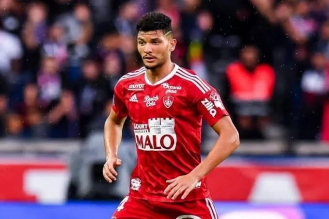 تفاصيل عرض النادي الأهلي للتعاقد مع اللاعب المغربي أشرف داري