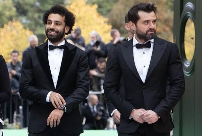 وكيل محمد صلاح يثير التساؤلات برسالة غامضة حول تجديد صلاح