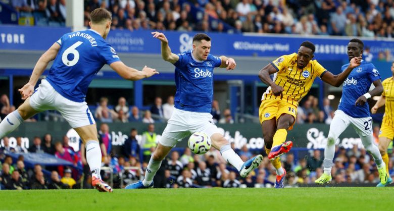ويلبيك يقود برايتون للفوز على إيفرتون بثلاثية