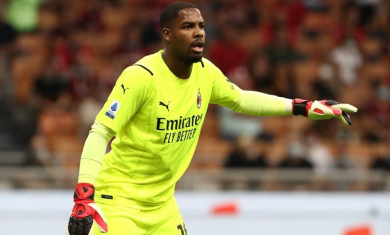 ميلان يأمل في تمديد عقد الحارس الفرنسي مانيان