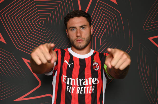 موقف ميلان من تجديد عقد دافيد كالابريا