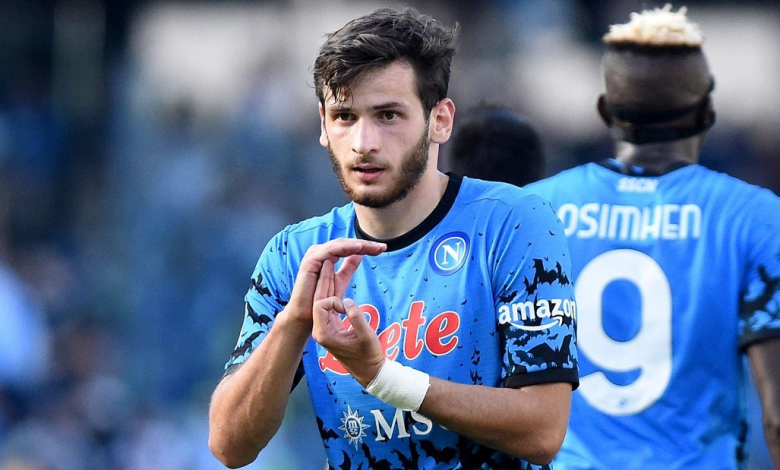 قلق نابولي على كفاراتسخيليا بعد مشاركته مع جورجيا وهو يعاني من ألم حاد