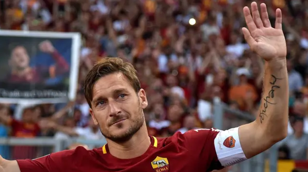 انتقادات اسطورة روما للنادي بسبب صفقاته هذا الصيف