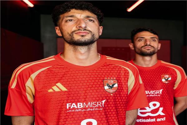 قميص الأهلي الجديد بلمسات انيقة