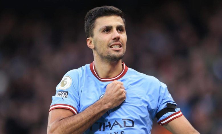 رودري يطمح للفوز بجائزة الكرة الذهبية ويعبر عن ثقته في قدراته