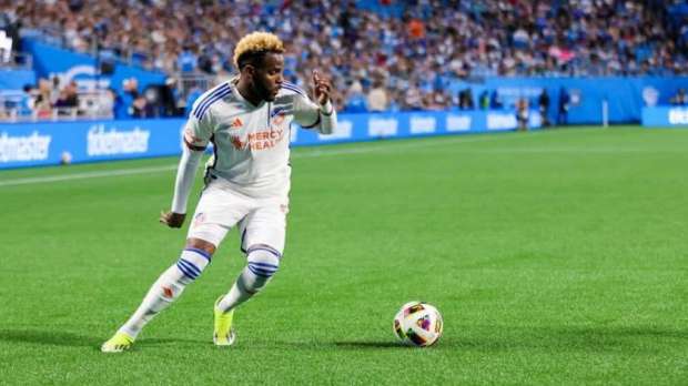 تأخر وصول أرون بوبيندزا إلى الزمالك بسبب تدخلات غير متوقعة في الصفقة