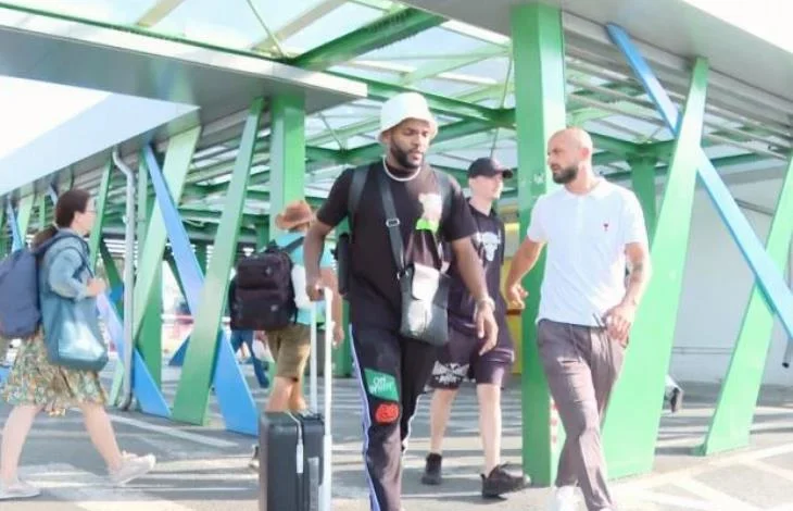 بوبيندزا يصل بوخارست بعد توقيعه للزمالك ويستعد للانضمام إلى رابيد بوخارست