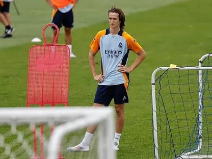 مارتينيز يخضع لجراحة ناجحة بعد إصابة في الرباط الصليبي