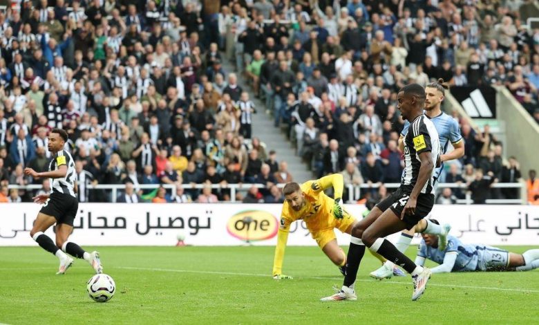 نيوكاسل يسقط توتنهام بنتيجة 2-1 في الدوري الإنجليزي