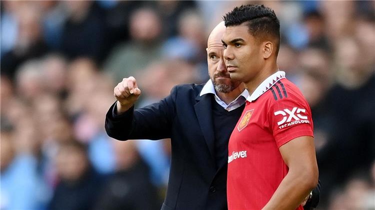 تين هاج يعقد جلسة مع كاسيميرو لتدعيمه قبل مباراة ساوثهامبتون