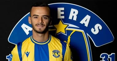 أستيراس تريبوليس اليوناني يضم الخشاب على سبيل الإعارة