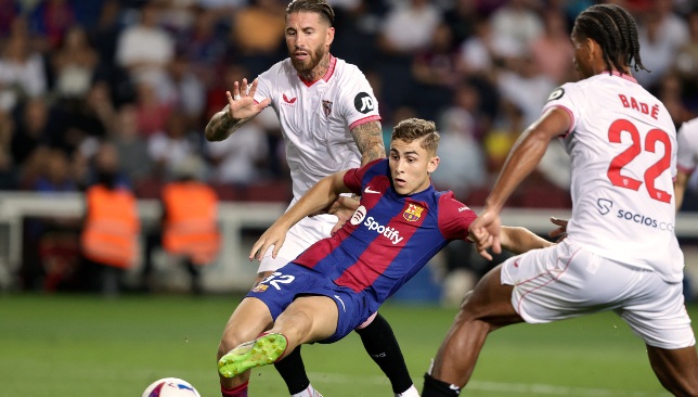 إصابة فيرمين لوبيز.. برشلونة يعلن عن فترة غياب اللاعب الشاب