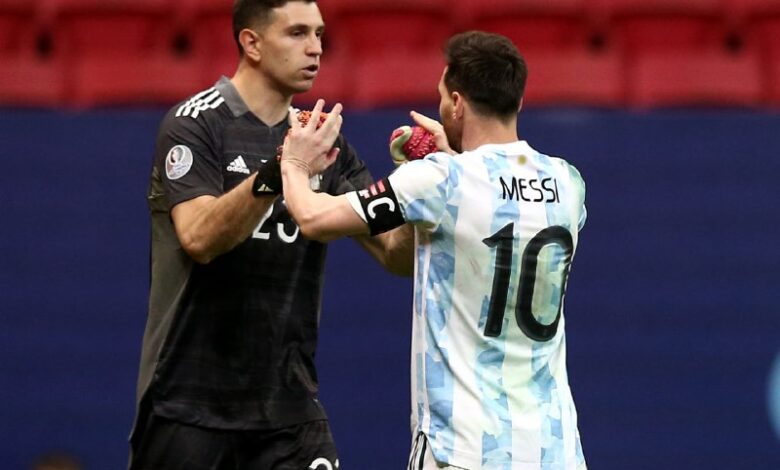 إيقاف إيمليانو مارتينيز مباراتين من قبل فيفا