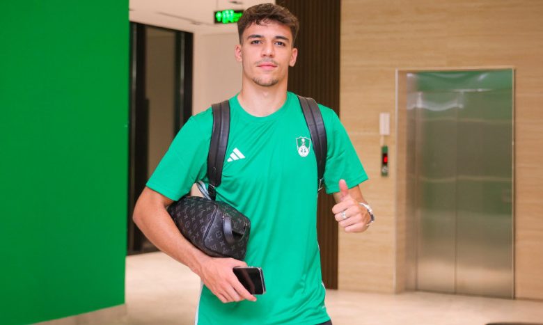 استبعاد أجنبي من قائمة الأهلي لمواجهة النصر