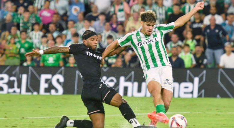 الزلزولي يقود ريال بيتيس لتحقيق أول فوز في الدوري الإسباني