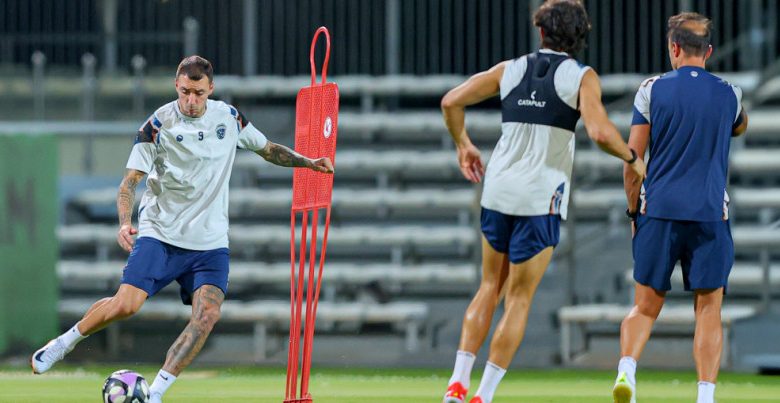 الفيحاء يدخل مباراة الرائد بكامل قوته الأجنبية باستثناء أونيكورو