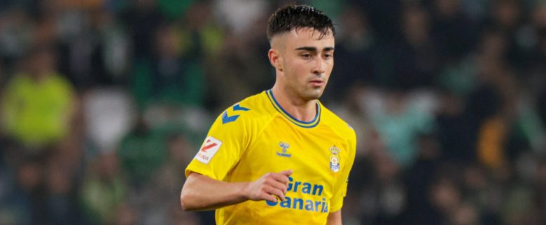 الهلال يتفاوض مع لاس بالماس لضم الجناح الإسباني ألبيرتو موليرو