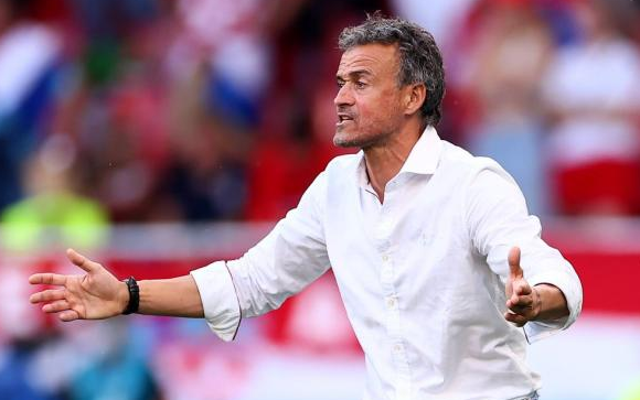 باريس سان جيرمان يعتزم تمديد عقد لويس إنريكي في الفترة القادمة