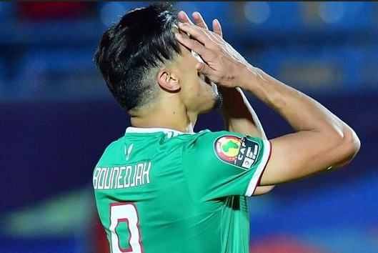 بغداد بونجاح محبطًا لـ تراجع أدائه مع منتخب الجزائر