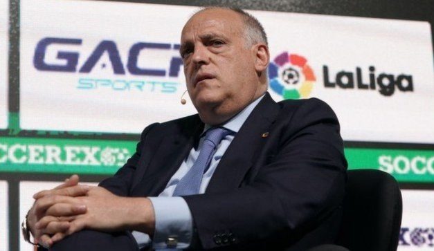 خافيير تيباس: برشلونة مرشح للفوز بالدوري الإسباني ودوري الأبطال