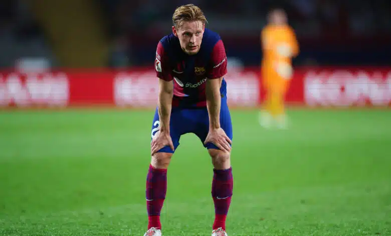 ديكو ينفي وجود خلافات حول عقد دي يونج ويؤكد استمراره مع برشلونة