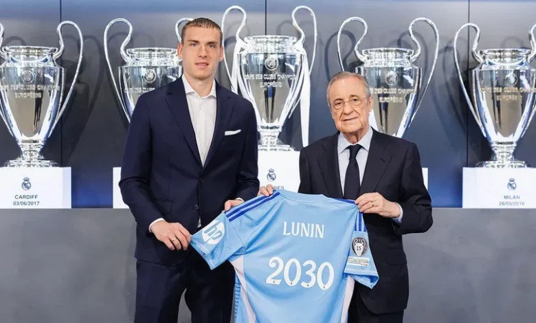 ريال مدريد يمدد عقد الحارس الأوكراني لونين حتى عام 2030
