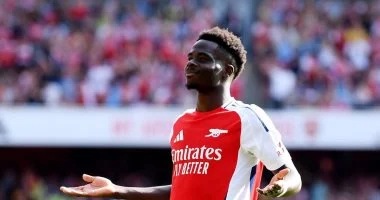 طالب بريطاني يواجه عقوبة السجن بسبب تعليقات عنصرية على ساكا عبر الإنترنت