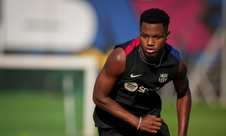 عودة فاتي إلى تدريبات برشلونة تمنح فليك دفعة معنوية في ظل موجة الإصابات