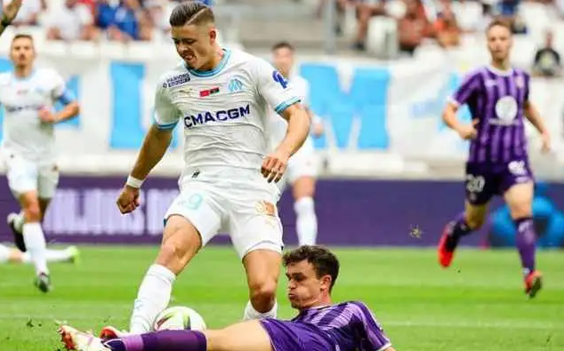 غرينوود يتألق ويقود مارسيليا لانتصار ثمين على تولوز بنتيجة 3-1