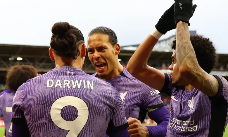 فان دايك يدعو نونيز للحفاظ على هدوئه وسط ضغوط الانتقال