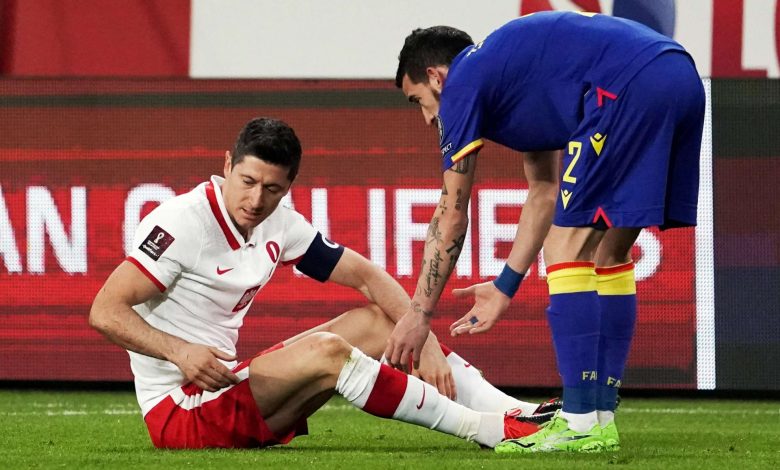 قلق في برشلونة بعد إصابة ليفاندوفسكي مع بولندا