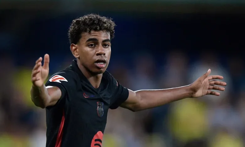 لامين يامال يتعرض لتدخلات قوية.. وفليك يطالب بحمايته