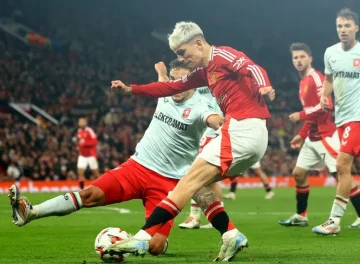 مانشستر يونايتد يبدأ مشواره في الدوري الأوروبي بالتعادل مع تفينتي