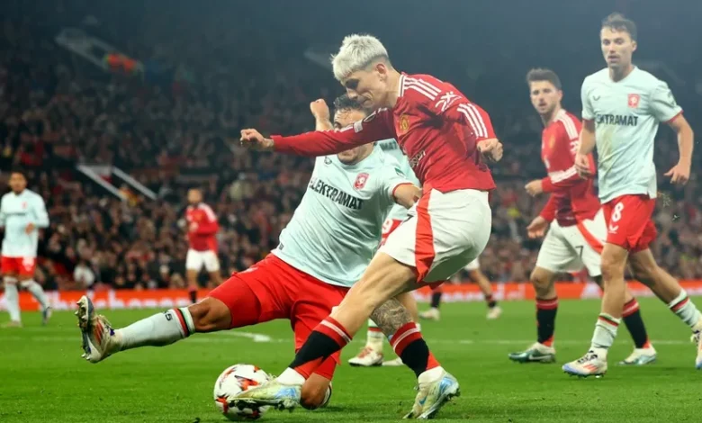 مانشستر يونايتد يبدأ مشواره في الدوري الأوروبي بالتعادل مع تفينتي