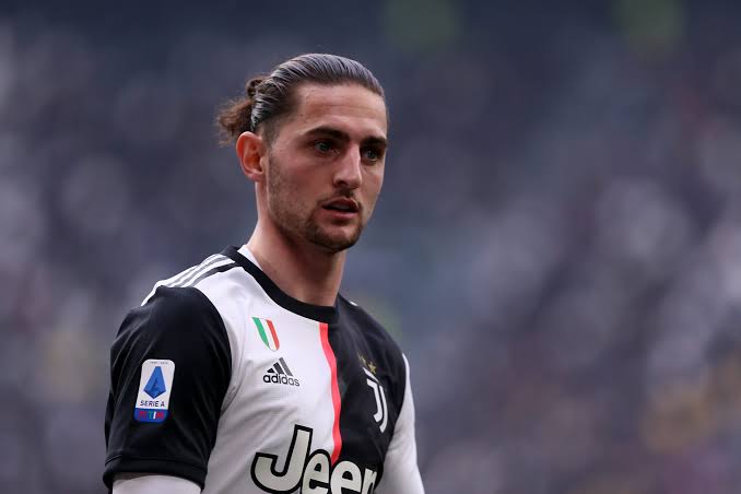 مانشستر يونايتد يقترب من ضم أدريان رابيو ونيوكاسل وجالطة سراي يترقبان