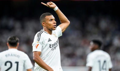 مبابي يواجه باريس سان جيرمان قانونيًا لاسترداد مستحقاته المالية