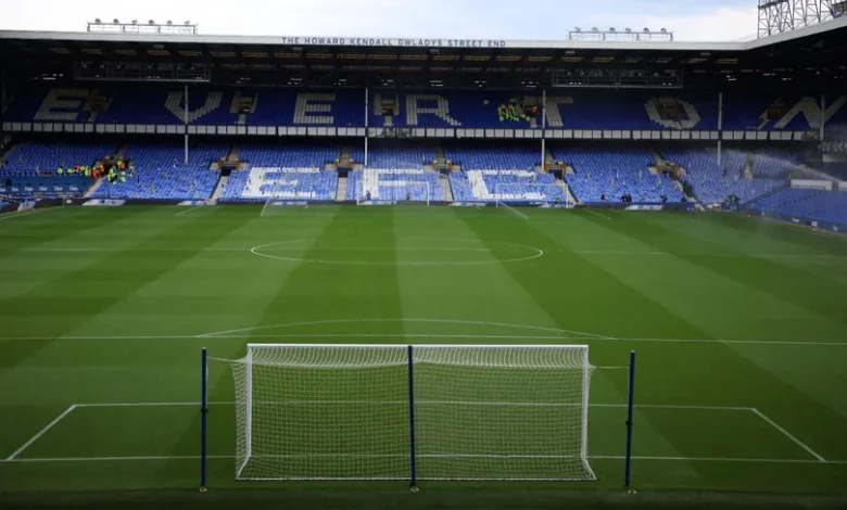 فريدكين تتوصل لاتفاق لشراء حصة موشيري في إيفرتون