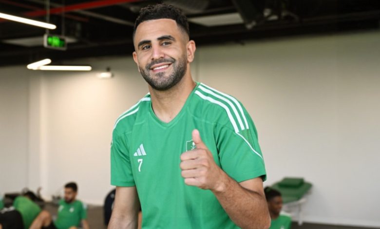 محرز يعود للتدريبات الجماعية بعد التعافي من الإصابة