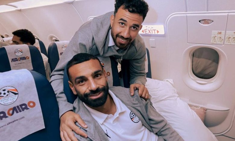 محمد صلاح يغادر القاهرة متوجهاً إلى لندن استعداداً لمواجهة نوتينغهام فورست