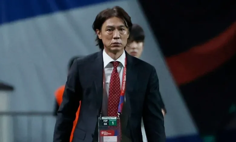 مدرب كوريا الجنوبية يتفهم غضب الجماهير بعد التعادل السلبي مع فلسطين