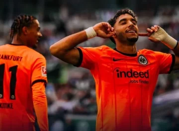 تألق عمر مرموش في الدوري الألماني.. تصدر الهدافين بأداء مميز