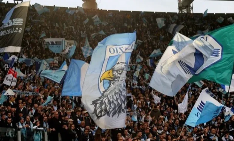 منع مشجعي لاتسيو من حضور مباراة دينامو بعد مصادرة أسلحة