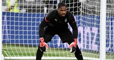 ميلان يواجه معضلة تجديد عقد مايك ماينان