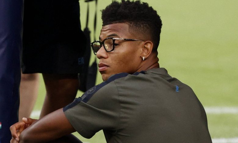 نيريز يتعرض للسرقة تحت تهديد السلاح بعد فوز نابولي على بارما