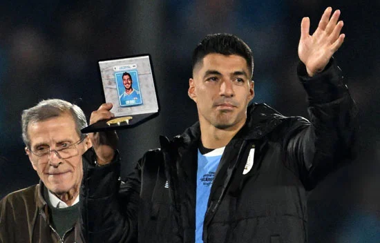 وداعًا سواريز.. النجم الأوروجوياني يختتم مسيرته الدولية بتعادل مع باراجواي