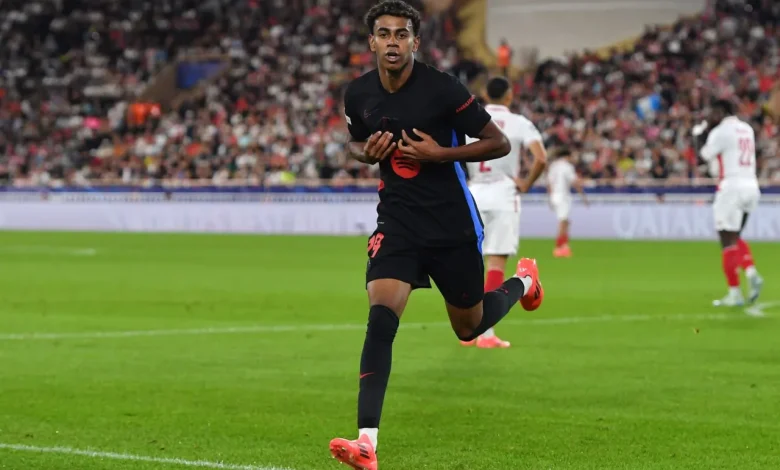 هل يؤثر سن لامين يامال على تعامل فليك معه في برشلونة؟