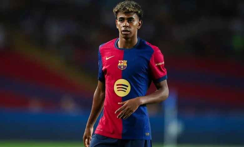 أسباب غضب لامين يامال من هانز فليك