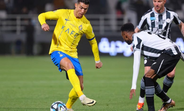 بلع لسانه.. نقل لاعب الشباب السعودي إلى المستشفى