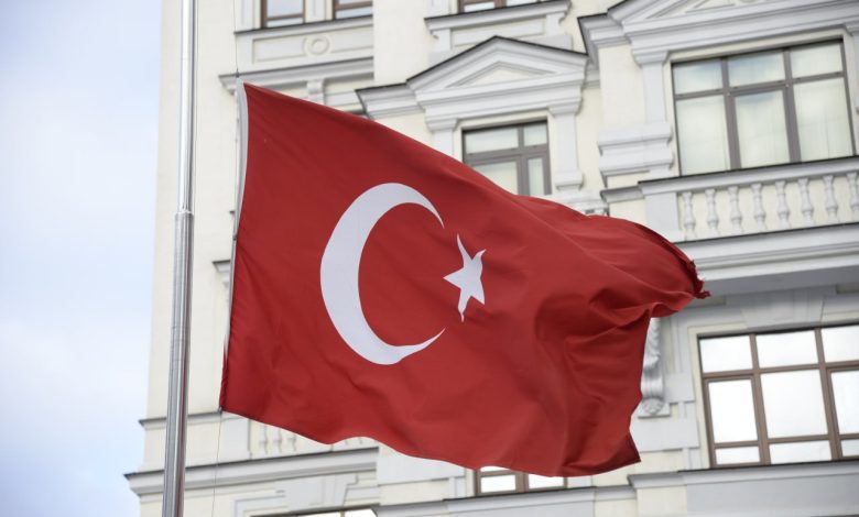 إيقاف حكمة تركية بسبب فيديو غير أخلاقي مع رئيس لجنة الحكام