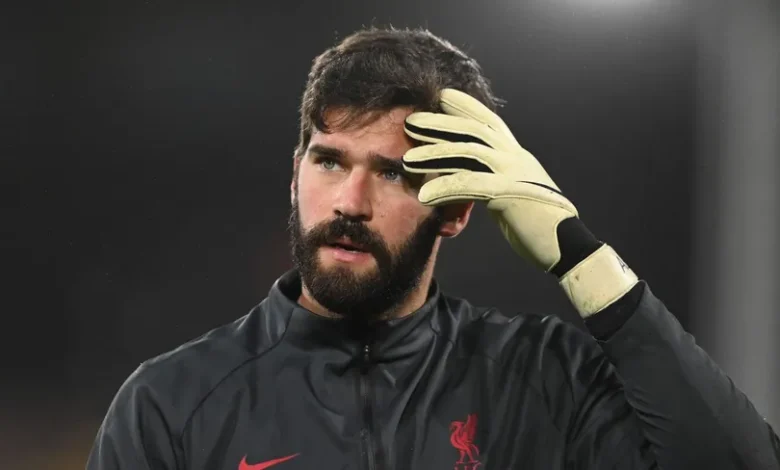 إصابة أليسون بيكر تبعده عن ليفربول حتى نوفمبر